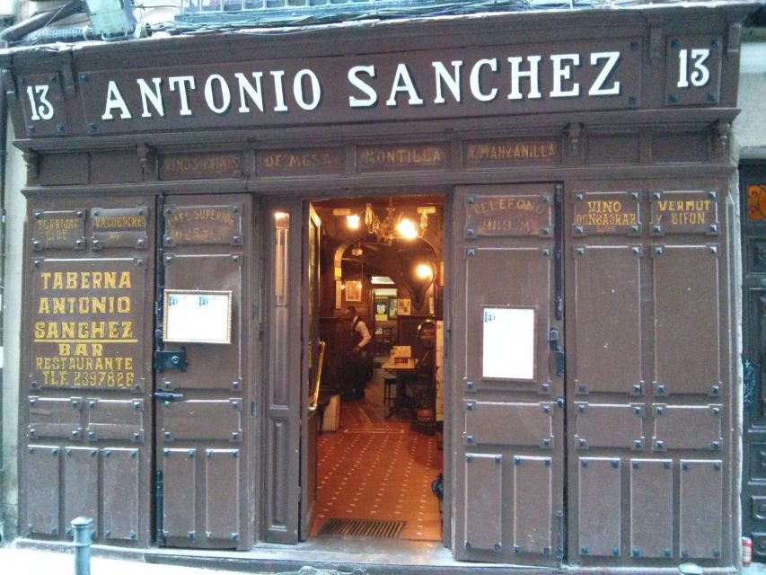 2.5-Hour Evening Tapas Tour through Madrid - Choosing between a private tour and a small group