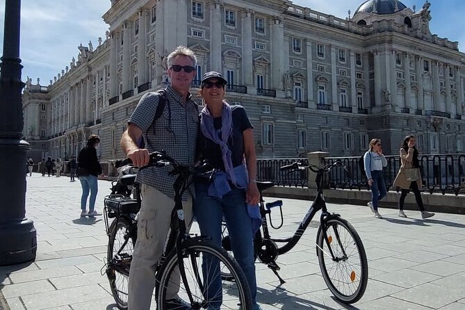 3-Hour Private Tour of Madrid by Bike - Puerta de Alcalá and the long ride into Retiro Park
