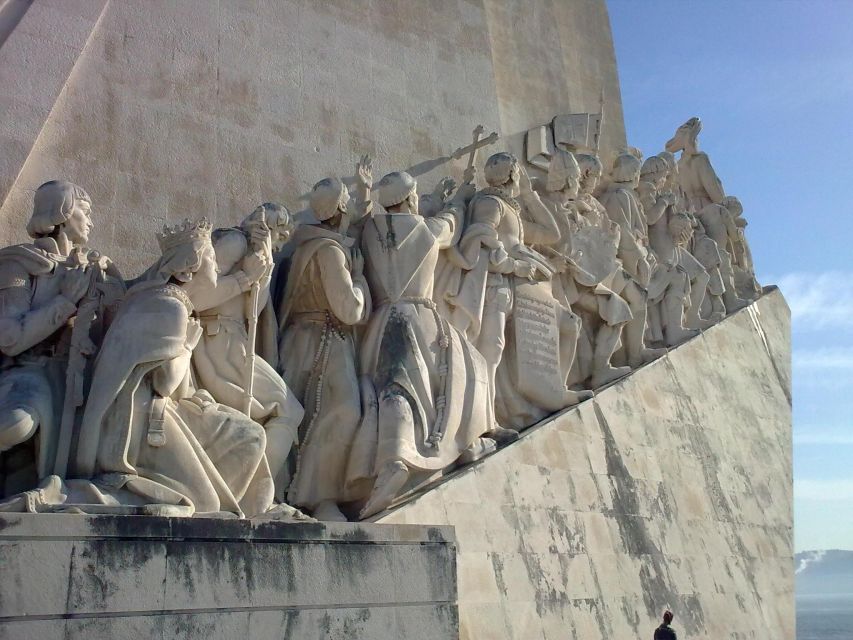 4-Day Portugal Tour from Madrid: Lisbon and Fatima - Alfama: Lisbon’s oldest streets on the second morning