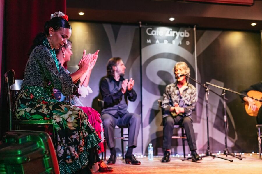 "Algarabía": Flamenco Show at Café Ziryab. Madrid - Guitar and singing give the show its emotional weight