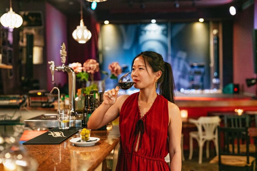 "Algarabía": Flamenco Show at Café Ziryab. Madrid - Art on the walls adds to the café setting
