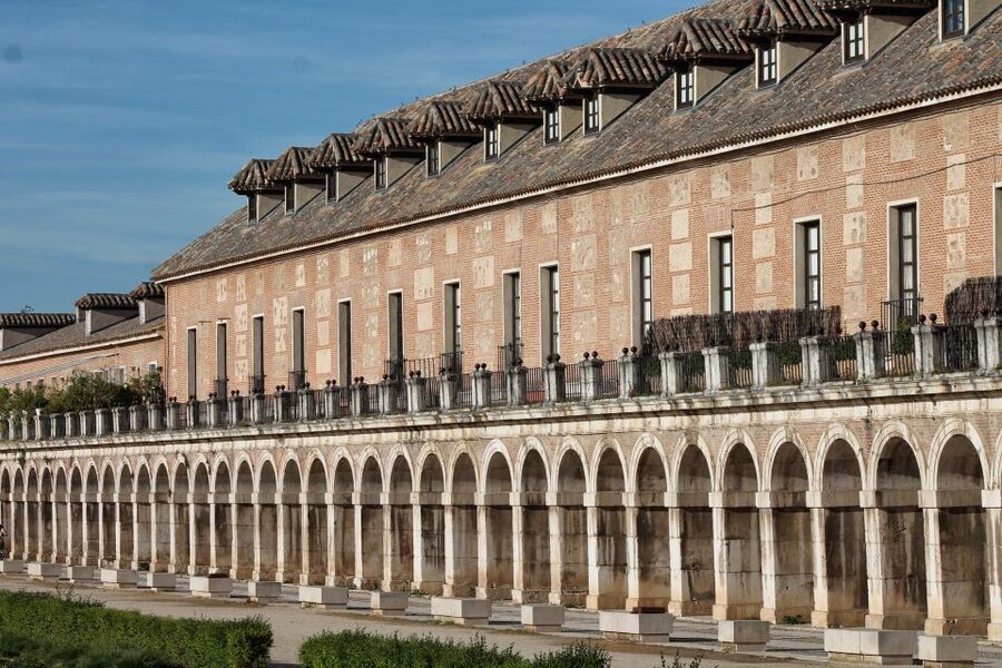 Aranjuez: City and Gardens Guided Walking Tour - Fountains, myths, and the pleasure of a guided walk