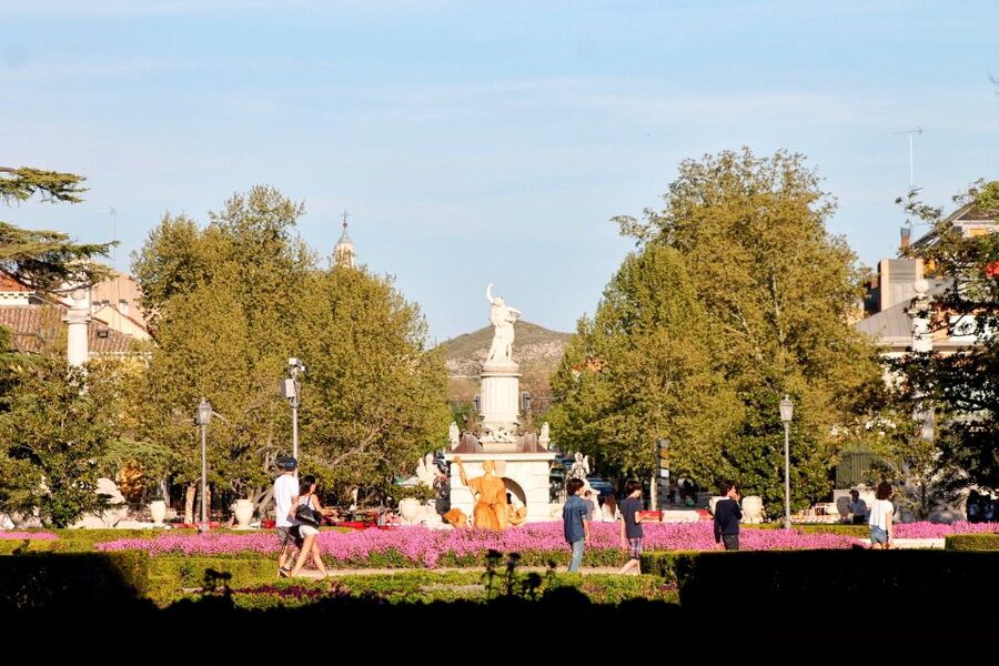 Aranjuez: City and Gardens Guided Walking Tour - Access, pace, and what to bring
