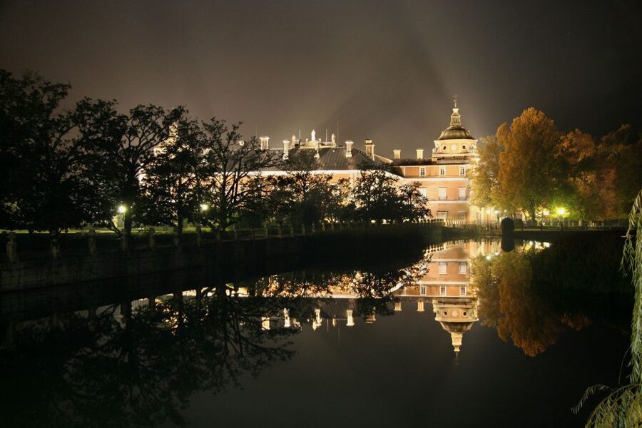 Aranjuez: Mystery and Legends Guided Nighttime Walking Tour - Starting at Avenida de Palacio