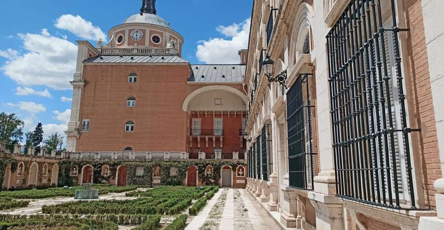 Aranjuez: Royal Palace Guided Tour - Queen’s Guard Room and Music Room