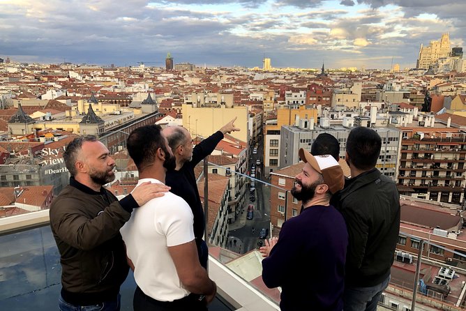 Architecture tour Gran Vía from its best rooftops 20thC - Edificio Carrión and the Schweppes sign