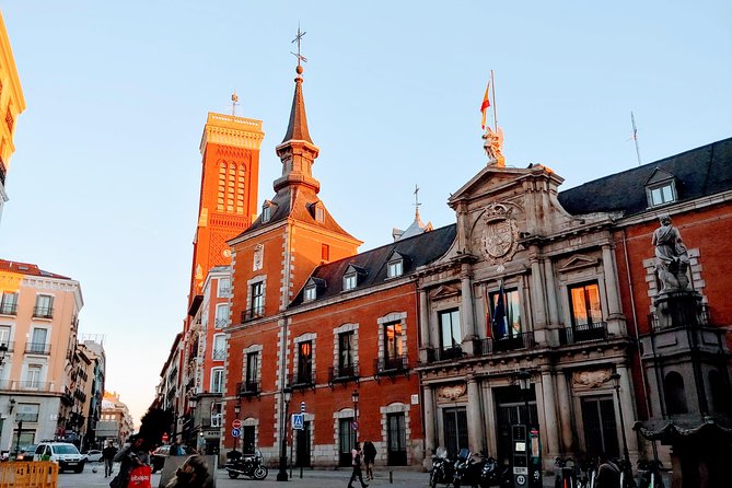 Architour through Lavapiés and Rastro with an architect - The Municipal Printing Press, a 1930 design surprise