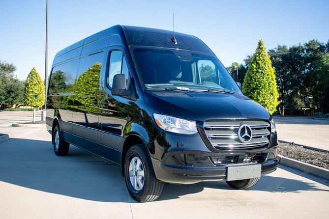 Arrival Private Transfer from MAD Airport to Madrid in a Minibus - Why a private Madrid airport ride can be worth it