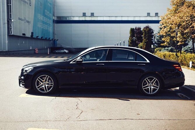 Arrival Transfer: Madrid Airport MAD to Madrid by Business Car - Key points at a glance