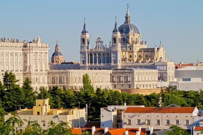 Arrival Transfer: Madrid Airport MAD to Madrid by Business Car - A direct 25-minute ride into Madrid