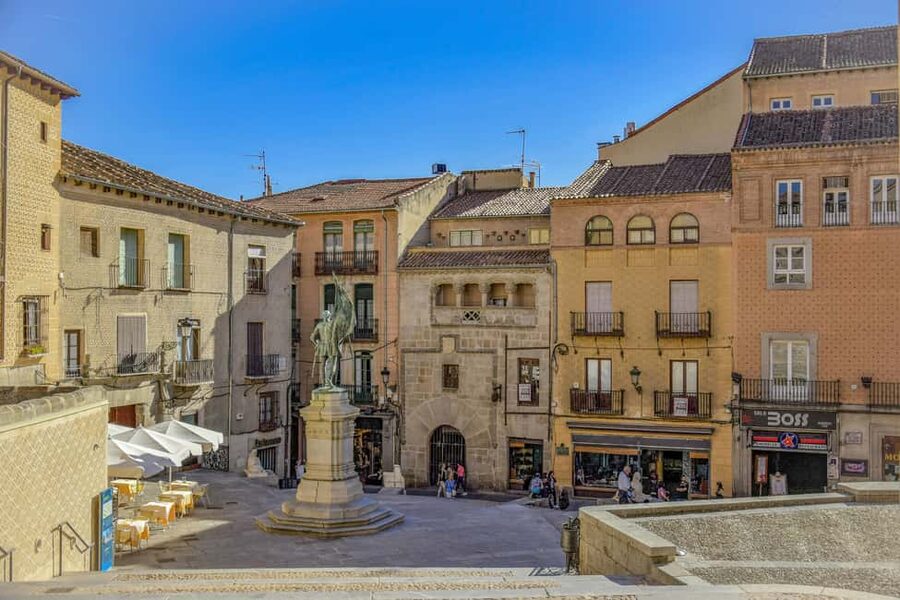 Avila and Segovia: Private Minivan Tour from Madrid - What private transport adds