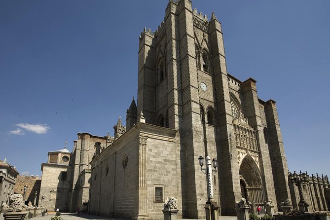 Avila Private tour from Madrid with hotel pick up and drop off - Leaving Madrid for Ávila’s stone walls