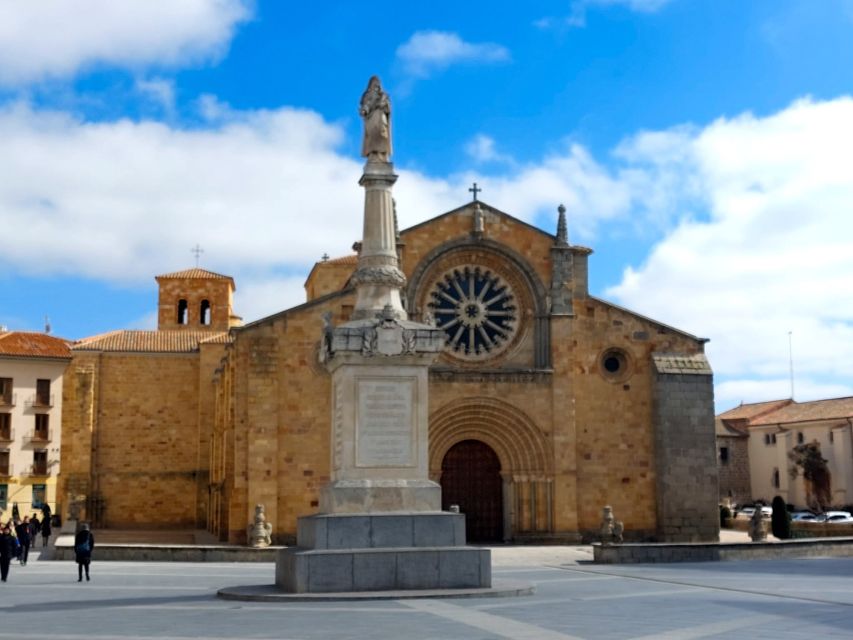 Ávila: Tour Privado Casco Histórico y Basílica San Vicente - Polentinos Palace and Ávila’s military past