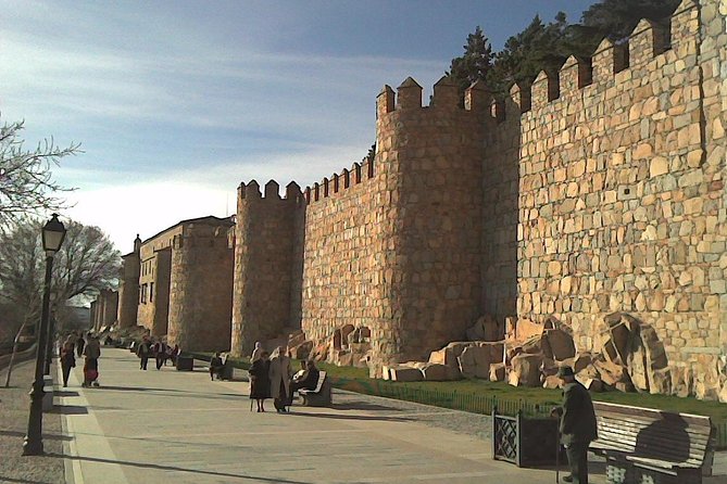Ávila Walking Tour - The Tower of Los Guzmanes and Renaissance Ávila
