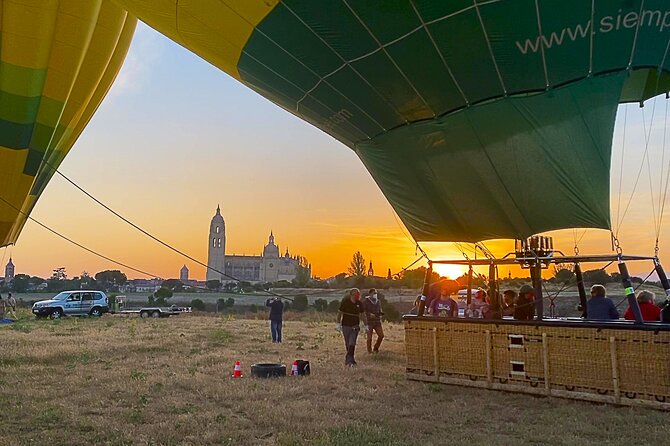 Balloon ride in Segovia with optional transportation from Madrid - The landing, tradition, and brunch