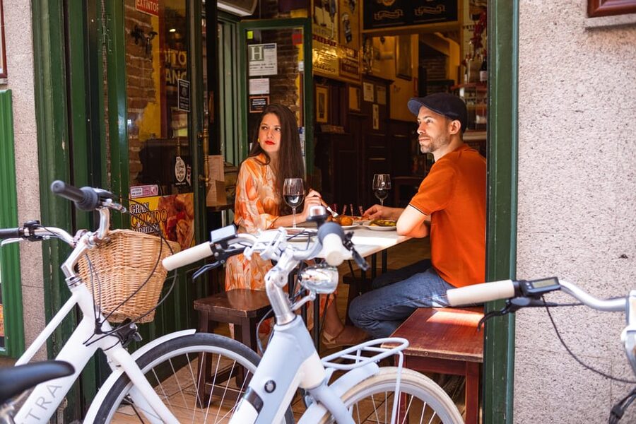 BiciTapeo : Tapas and Highlights Guided Vintage Bike Tour - Why this route works so well in Madrid