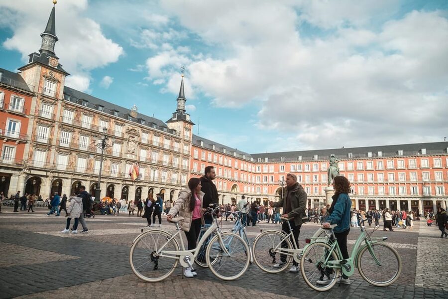BiciTapeo : Tapas and Highlights Guided Vintage Bike Tour - The Royal Palace and medieval Plaza de la Villa