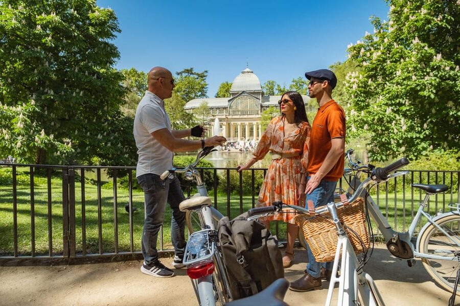 BiciTapeo : Tapas and Highlights Guided Vintage Bike Tour - The Prado area and Jerónimos