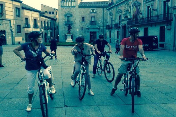 Bike Tour chasing the best Sunset in Madrid - Parque del Oeste and the final light