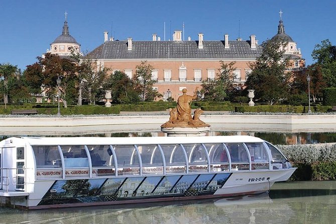 Boat cruise with guide on board + Historical City Adventure Gift - Key points to know before you book