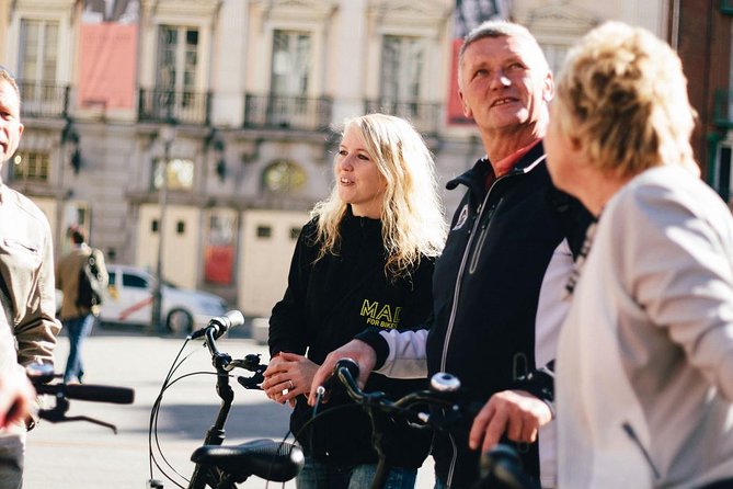 City Bike Rental with Phone Holder and Self Guided Tour - A practical self-guided route through central Madrid