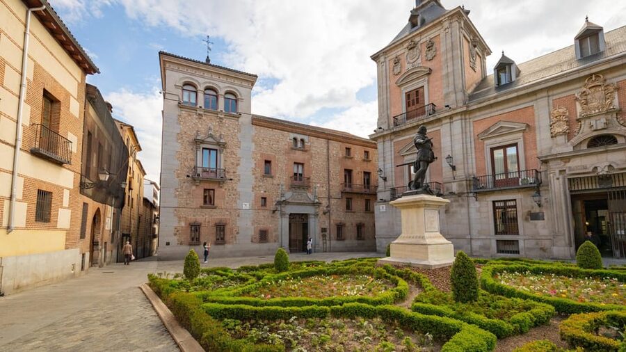 Complete Madrid: Hapsburgs, Palace and Almudena Cathedral - Starting beneath Carlos III in Puerta del Sol