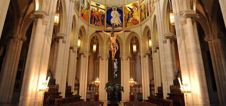 Complete Madrid: Hapsburgs, Palace and Almudena Cathedral - Calle Mayor and the route through old Madrid