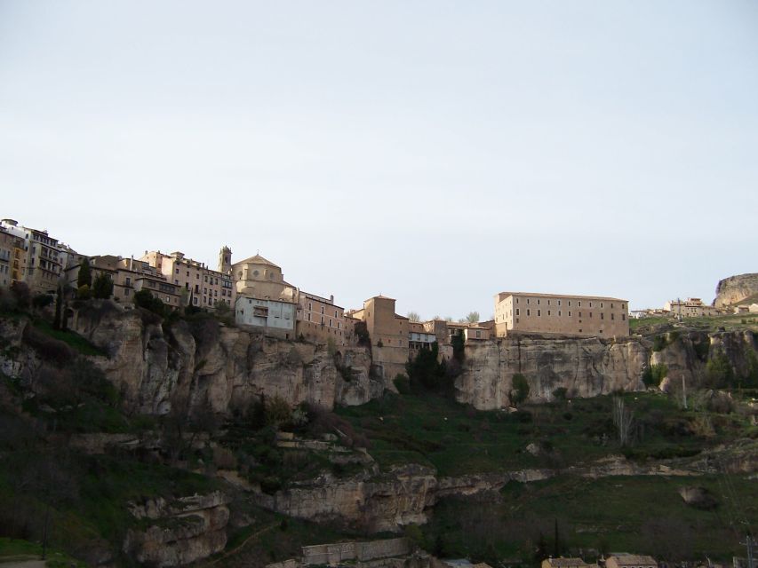 Cuenca: Medieval Old Town - The 12-story apartments above the gorge