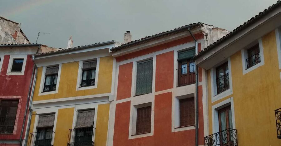 Cuenca: Nighttime Highlights Walking Tour in Spanish - Looking into the Huécar and Júcar gorges