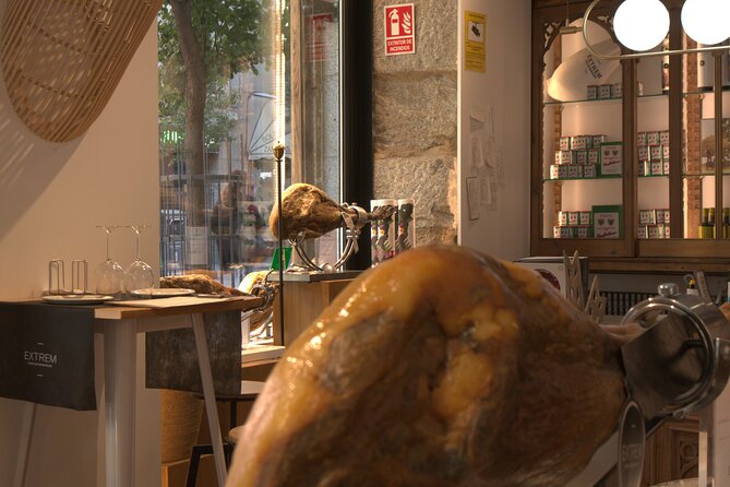 Cured Meats Gourmet Tasting with Wine Pairing in Madrid - Group Size, Language, and the Human Element
