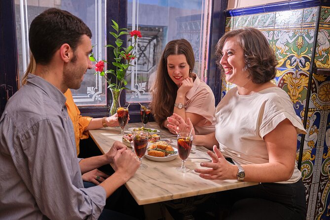 De Tapas in Malasaña: Evening Wine and Tapas Tour - Malasaña: Three Hours of Food and Neighborhood History
