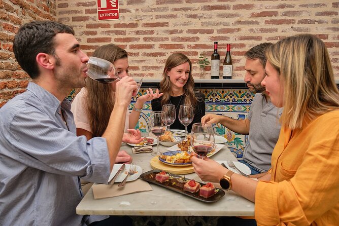 De Tapas in Malasaña: Evening Wine and Tapas Tour - Who Will Get the Most From This Evening