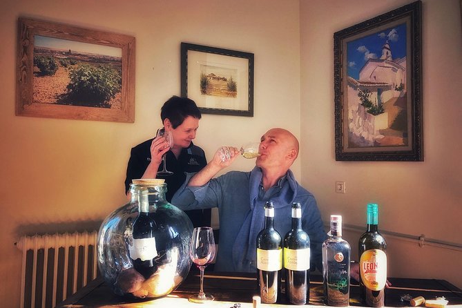 Discover the authentic wine culture of Rueda - La Seca: vines, biodynamic wine, and underground tunnels
