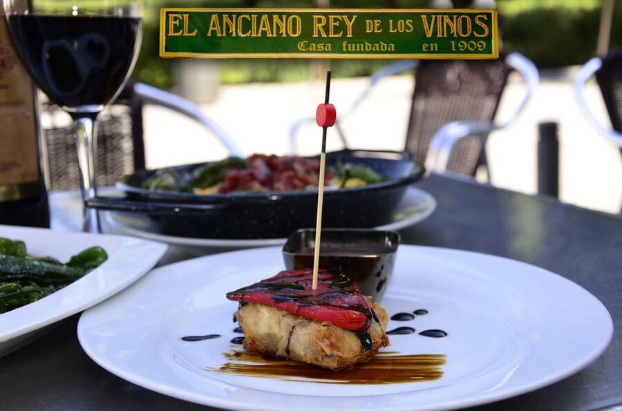 Discover the best "Wines and Tapas in Madrid". - Starting in Madrid’s Austrias district