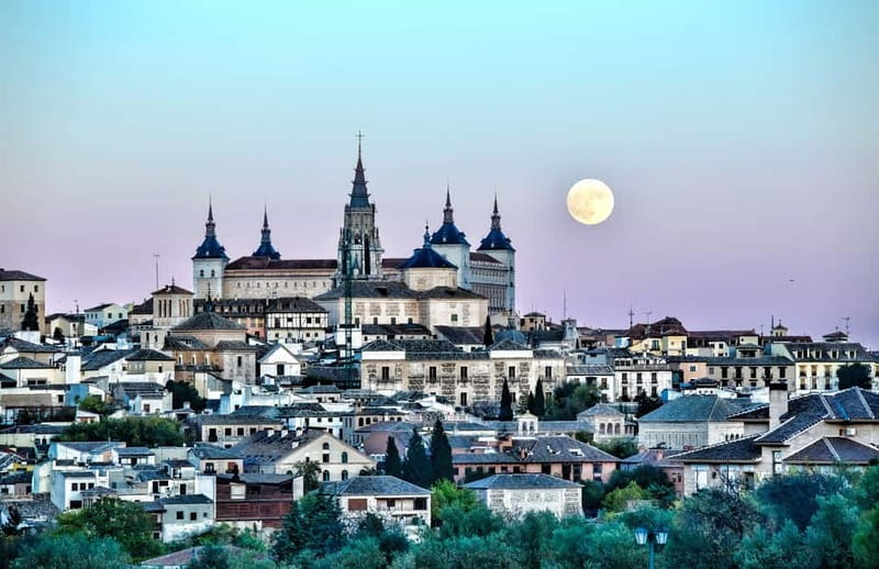 Discover Toledo: from Madrid-Private Tour with Guide&Driver - Walking through Toledo’s medieval streets