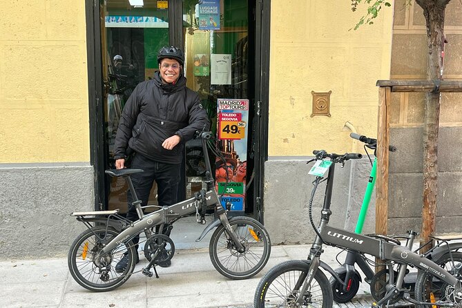 E-Bike Rental in Madrid - Family riding without the usual leg fatigue