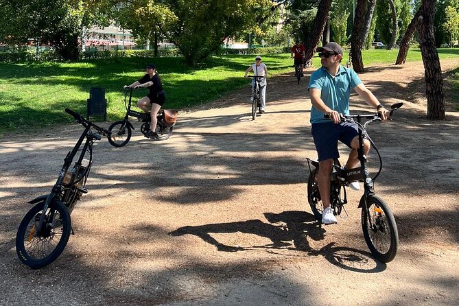 E-Bike Rental in Madrid - Picking up at C. de San Bartolomé 9