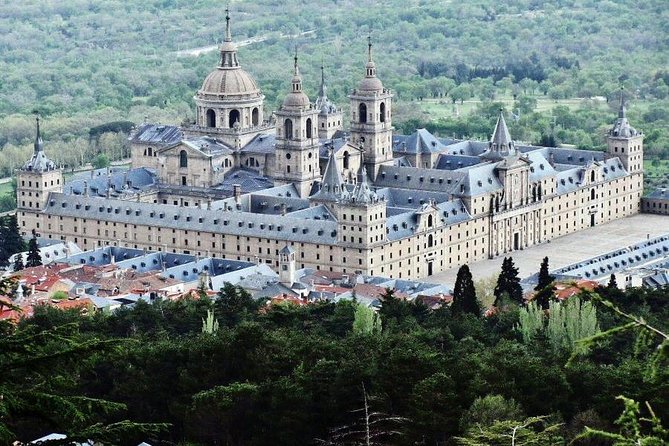 El Escorial and Valley of the Fallen Private Tour - How much walking should you expect?