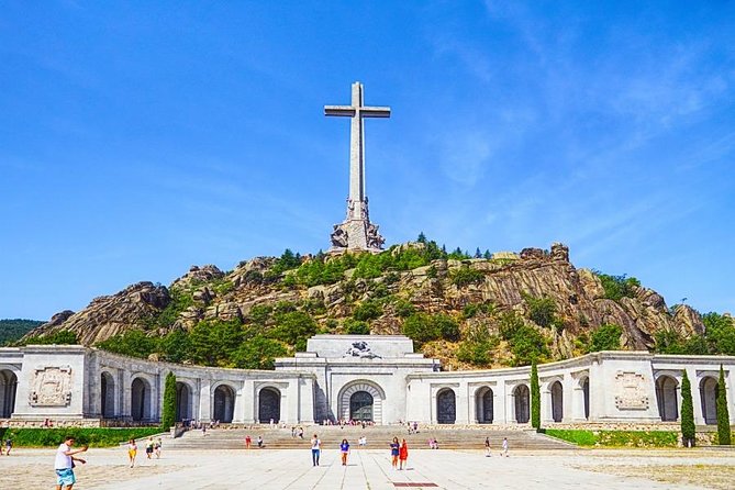 El Escorial, Valley & Segovia day tour from Madrid - Segovia: Aqueduct first, then the Old Town