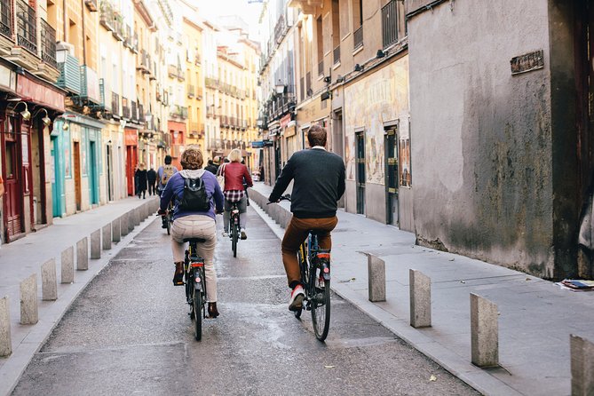 Electric Bike Rental with Phone Holder and Self Guided Tour - Equipment and the rental process
