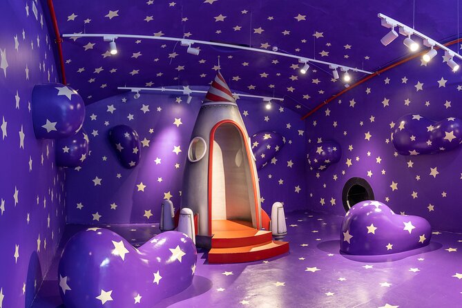Entrance to the Sweet Space Museum in Madrid - What Sweet Space Museum is really selling