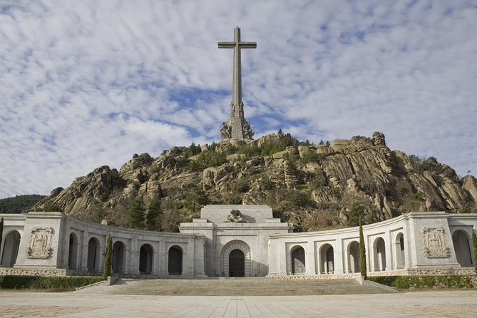Escorial & Valley and Segovia from Madrid - Walking, meals, and practical planning