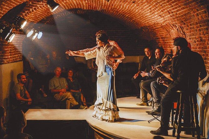 Essential Flamenco: Pure Flamenco Show in the Heart of Madrid - The performers and the welcome