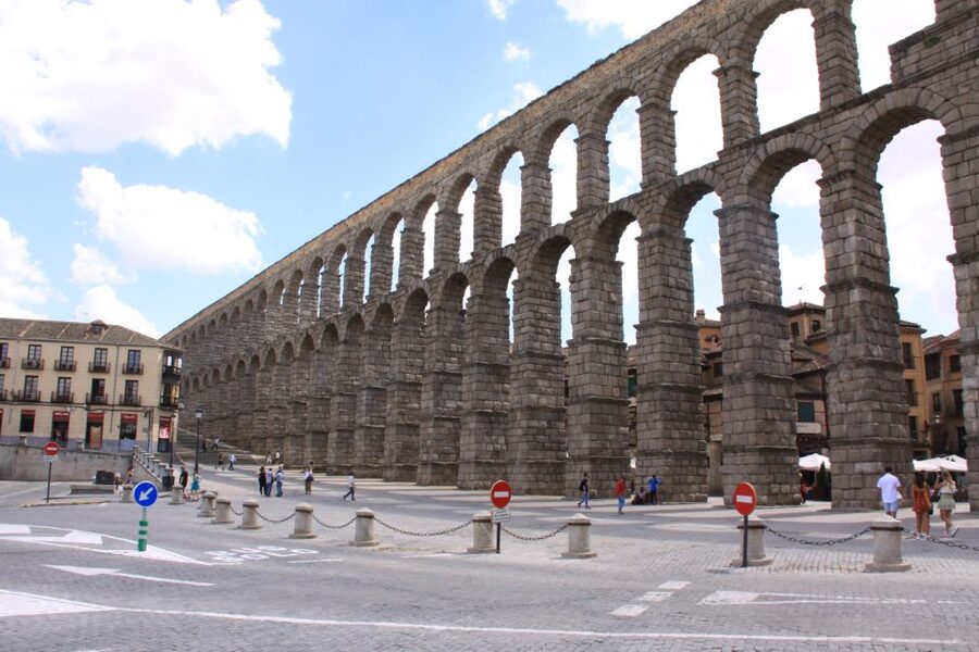 From Madrid: Avila and Segovia Full-Day Tour - Ávila’s walls and San Vicente