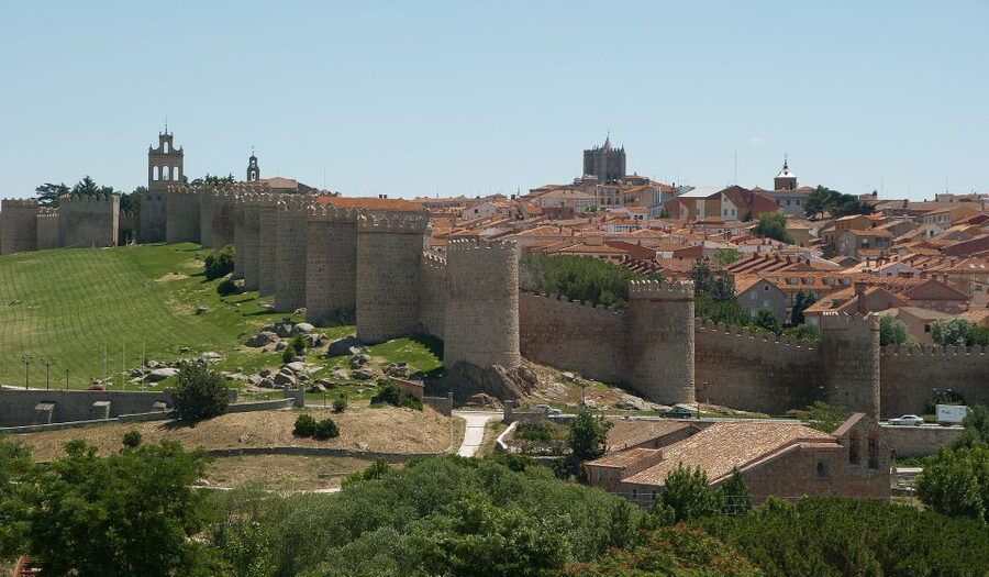 From Madrid: Ávila and Segovia Guided Day Trip - Who should book this tour?