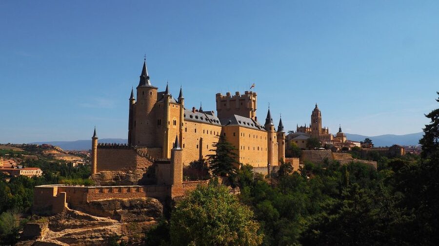 From Madrid: Ávila and Segovia Guided Day Trip - How much independent time will you get?