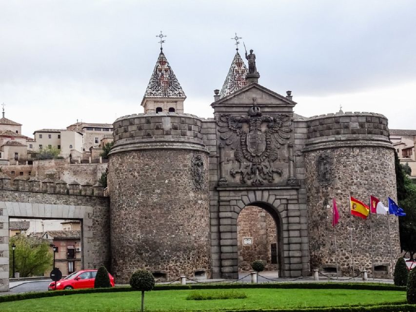From Madrid: Day-Trip to Segovia, Avila & Toledo - Segovia: aqueduct, cathedral, and a fairy-tale castle
