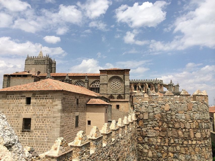 From Madrid: Day-Trip to Segovia, Avila & Toledo - What the minibus changes