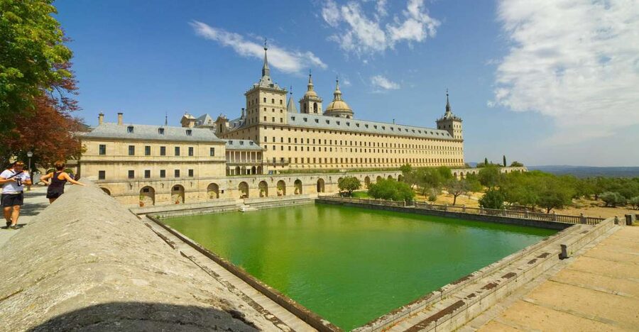 From Madrid: El Escorial and Valley's Basilica Half Day Tour - Two hours inside a very large monument