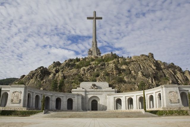 From Madrid: El Escorial, Valley and Segovia Day Trip - Three very different places in one Madrid day